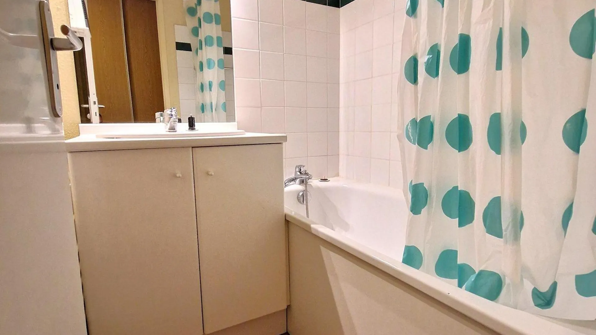 Appartement 2 Pieces, Idealement Situe, A 30M Des Pistes Et Des Commerces. - Fr-1-265-315 Modane France