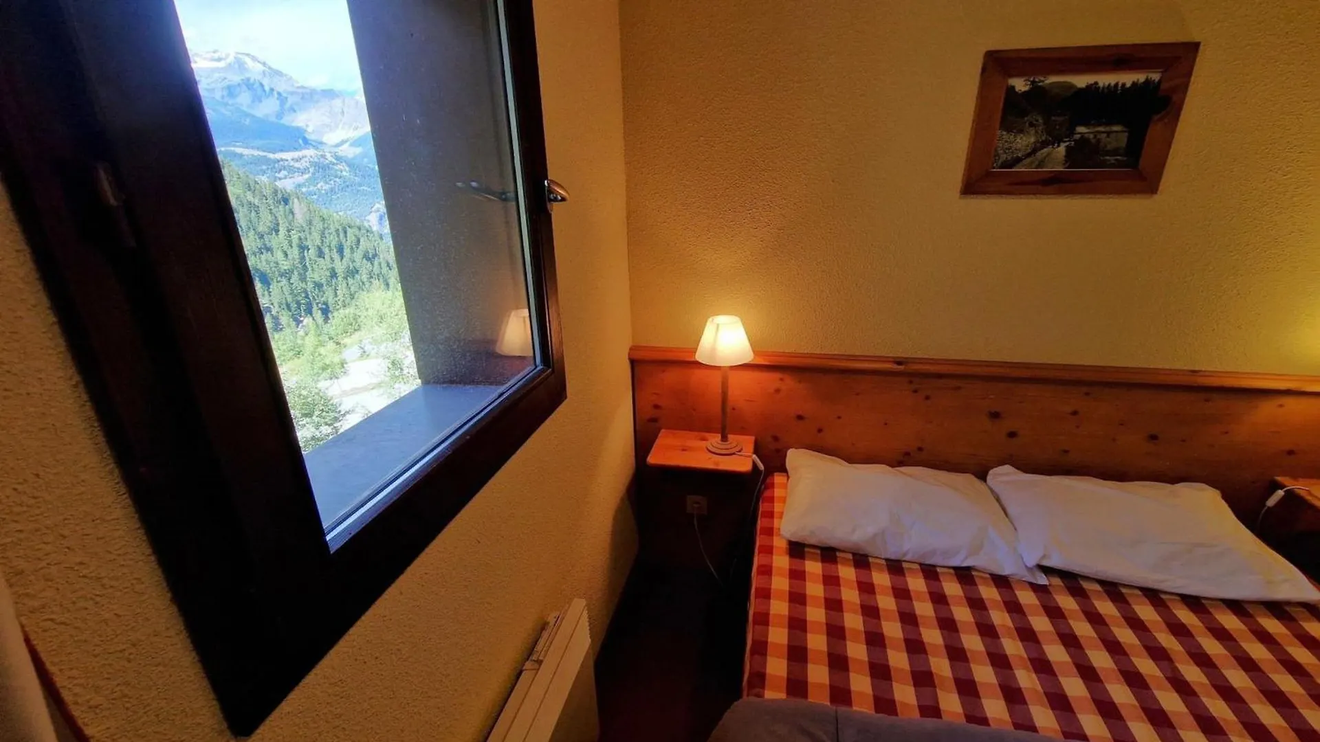 Appartement 2 Pieces, Idealement Situe, A 30M Des Pistes Et Des Commerces. - Fr-1-265-315 Modane Apartment